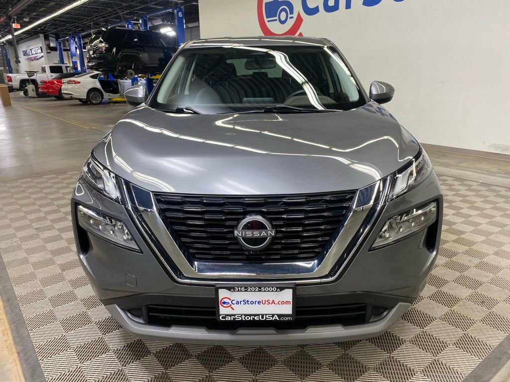 Used 2023 Nissan Rogue SV image 4