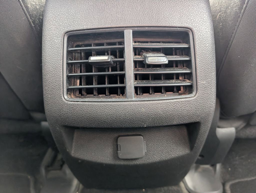 Used 2013 Ford Edge SE image 27