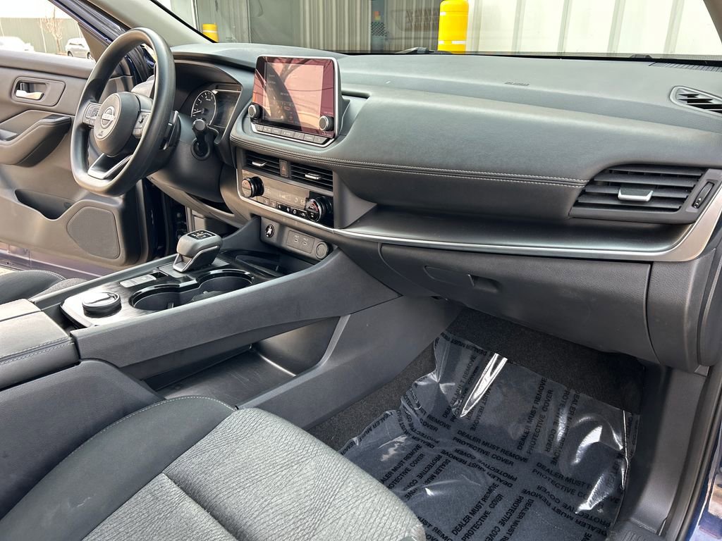 Used 2024 Nissan Rogue SV image 33