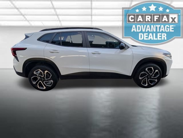 Used 2025 Chevrolet Trax RS w/ Sunroof Package FWD image 30