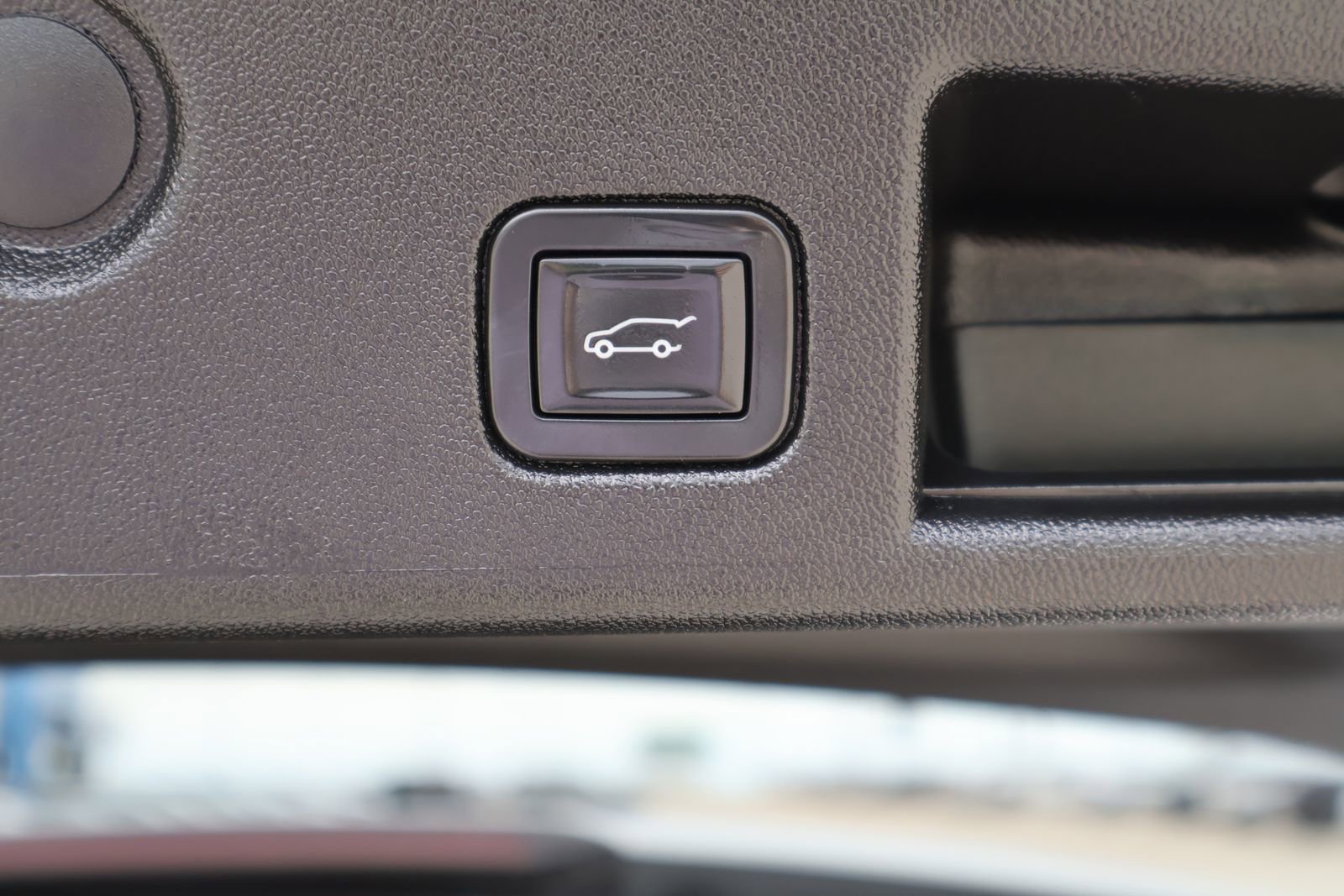 Used 2019 Chevrolet Equinox Premier FWD image 12