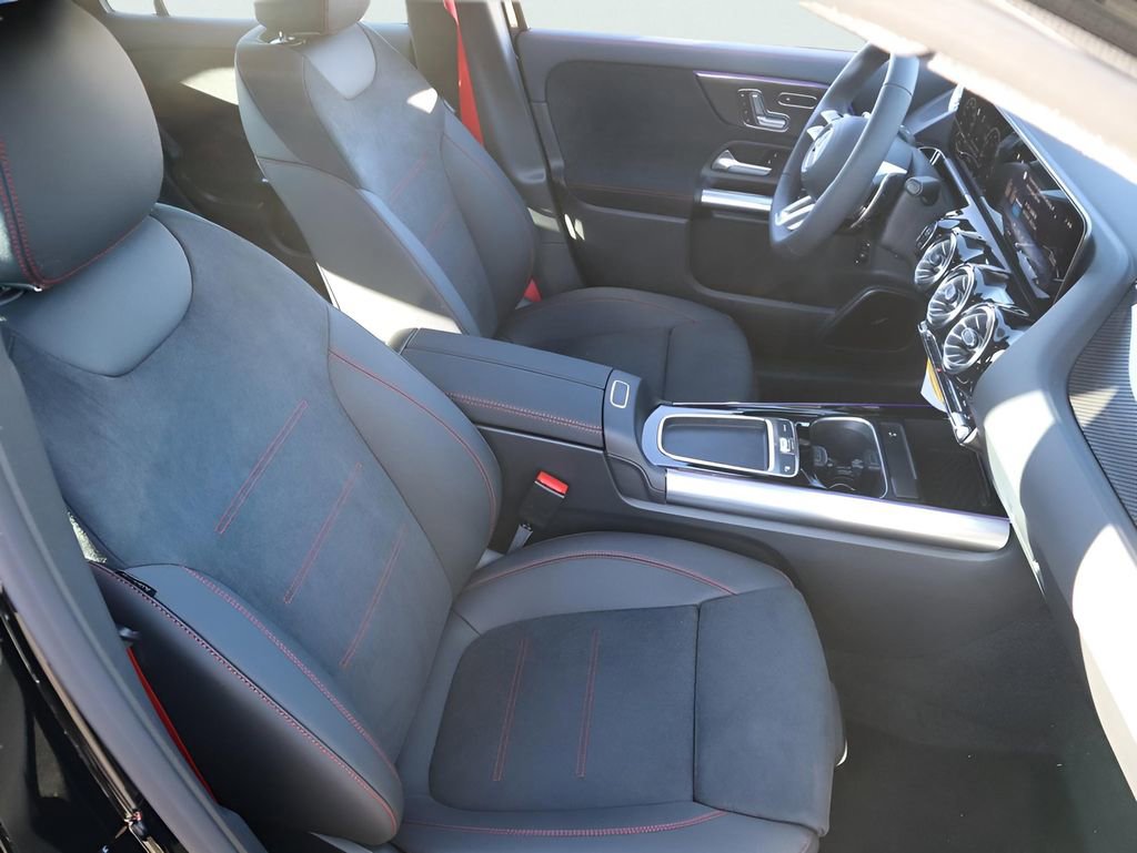 New 2026 Mercedes-Benz GLA 35 AMG 4MATIC image 17