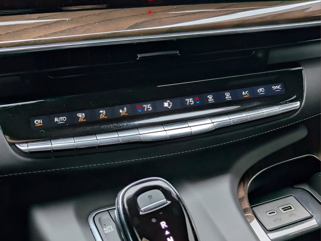 Used 2024 Cadillac Escalade Sport Platinum w/ LPO, ONYX Package image 13