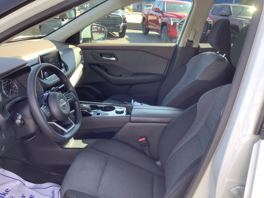 Used 2022 Nissan Rogue SV image 11