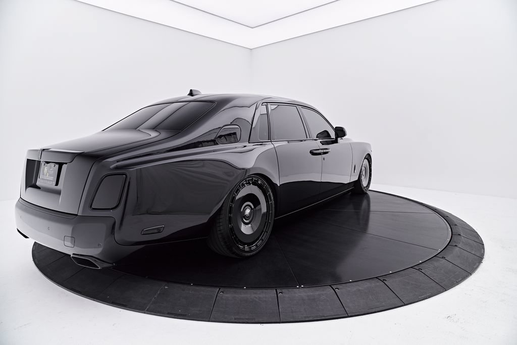 Used 2024 Rolls-Royce Phantom Sedan w/ The Phantom Package RWD image 14