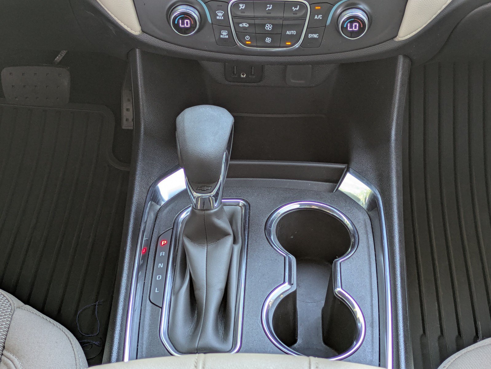 Used 2023 Chevrolet Traverse LS FWD image 16