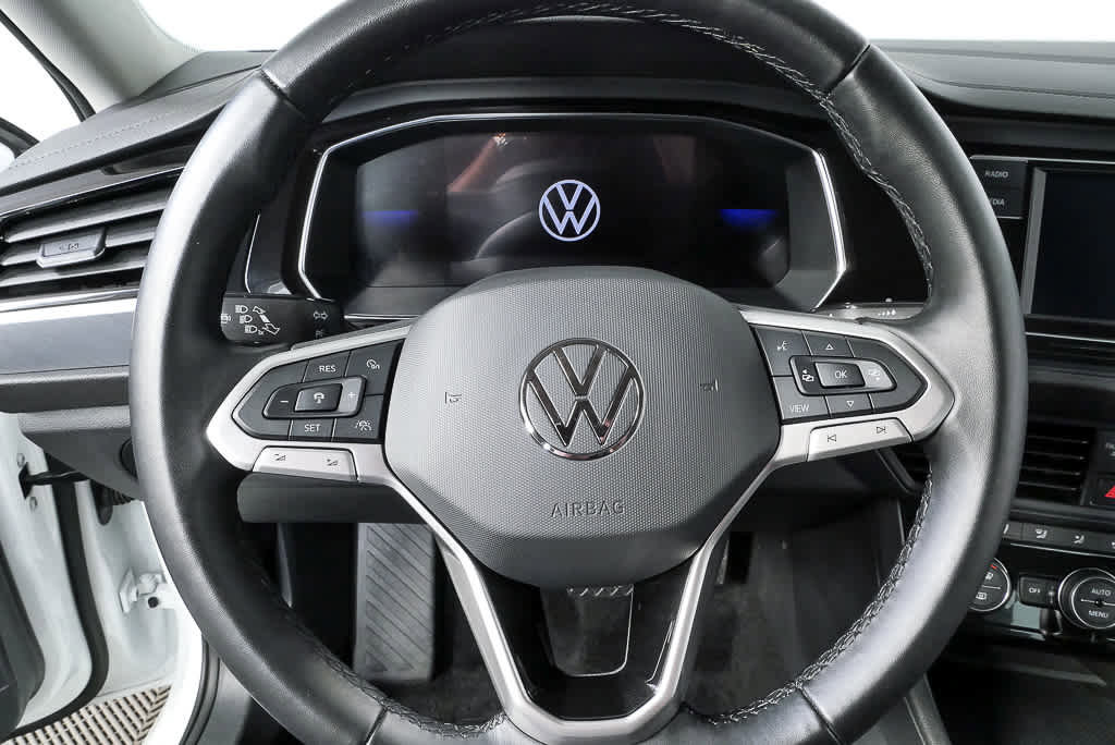 Used 2023 Volkswagen Jetta SE image 11