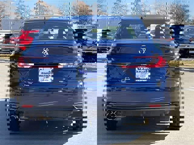 Used 2025 Toyota Camry SE image 5