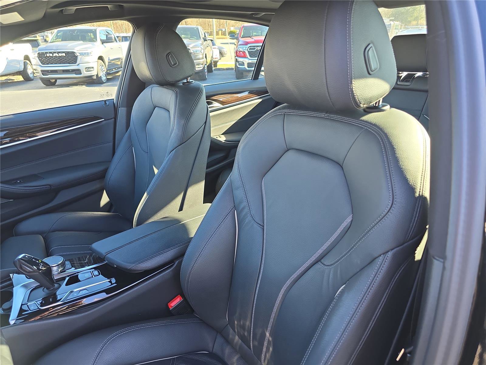 Used 2023 BMW 530e xDrive w/ Premium Package image 20