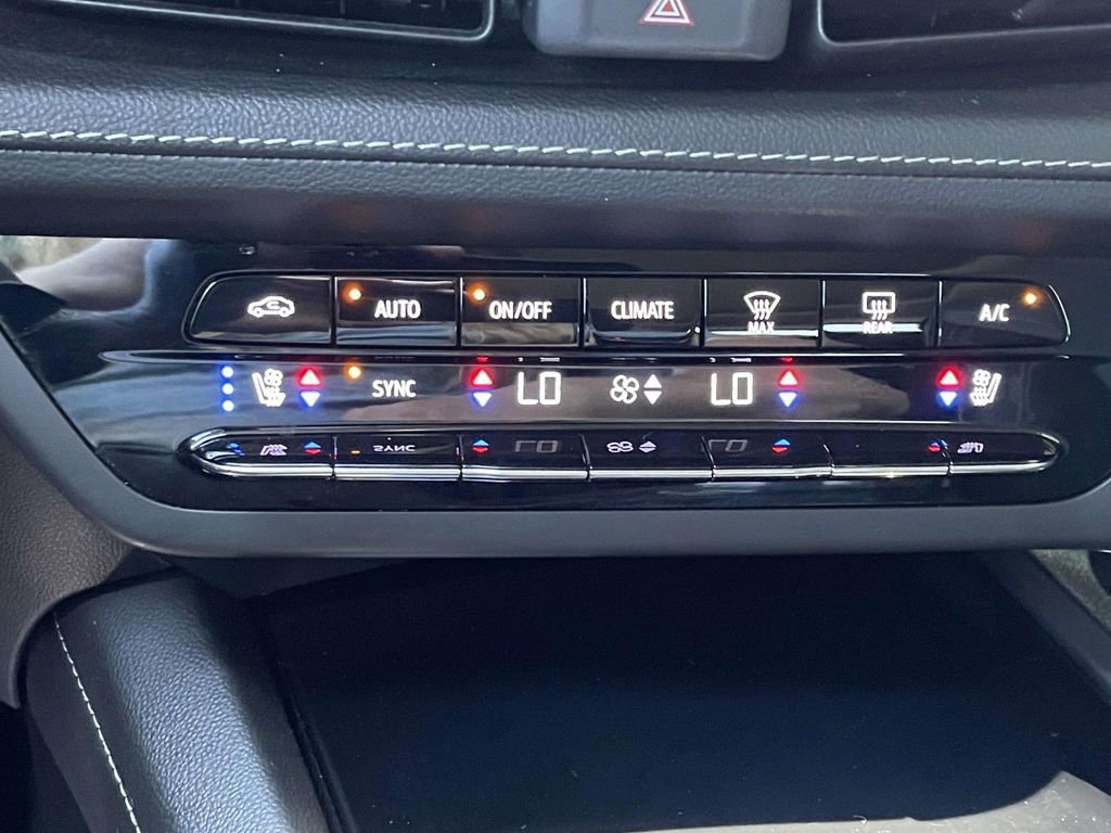 Used 2022 Buick Envision Avenir w/ Technology Package II FWD image 31