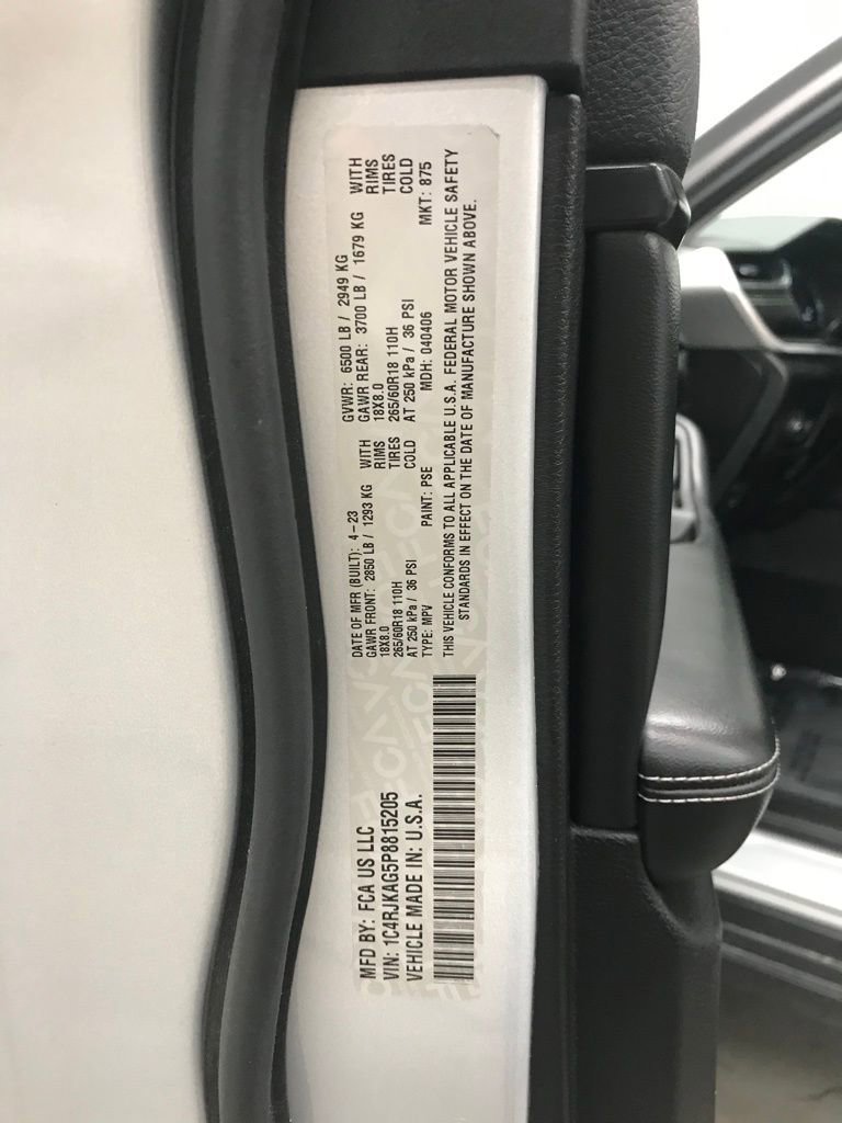 Used 2023 Jeep Grand Cherokee L Laredo image 42