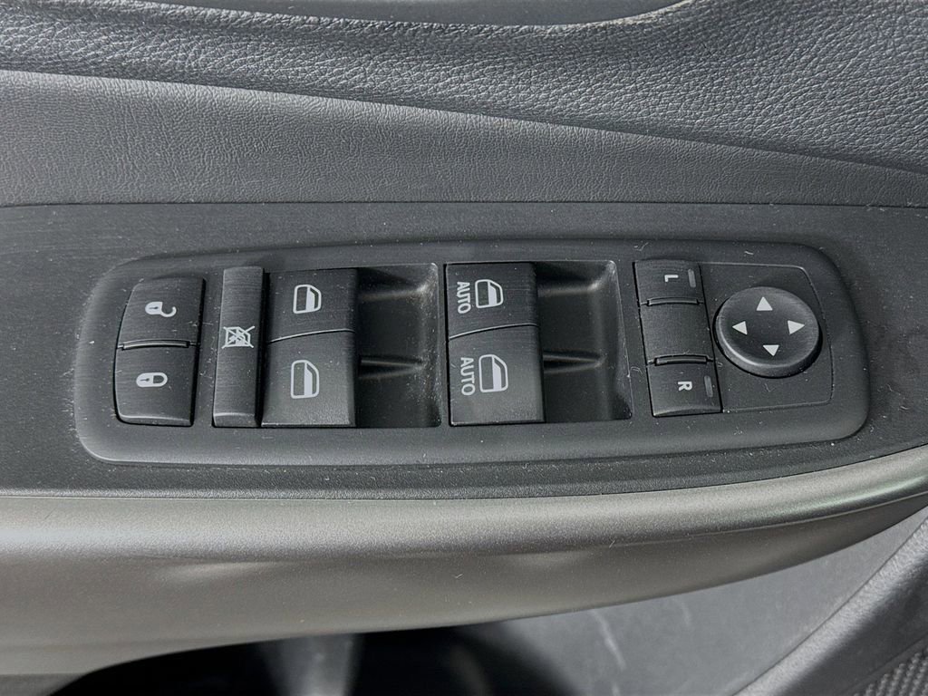 Used 2019 Jeep Cherokee Limited image 23