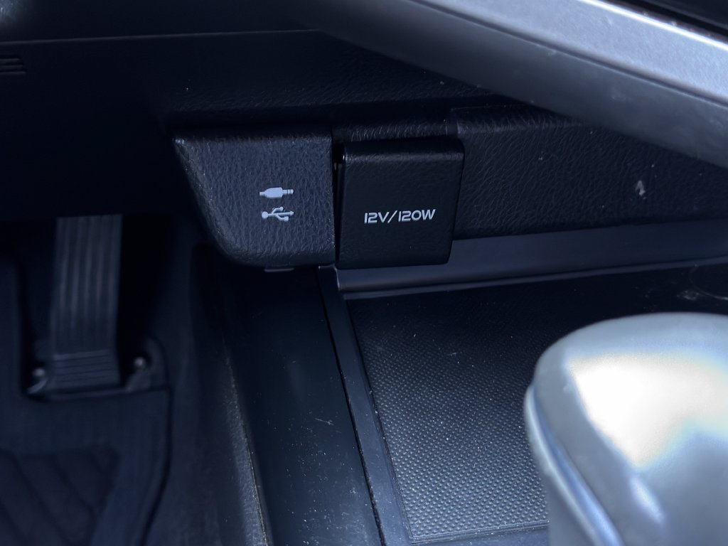 Used 2019 Toyota Camry SE w/ Carpet Mat Package FWD image 18