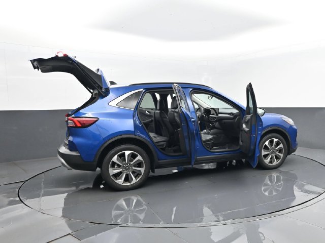 Used 2023 Ford Escape Platinum AWD/4WD image 31