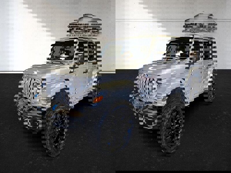 Used 2023 Jeep Wrangler Unlimited Sahara image 5