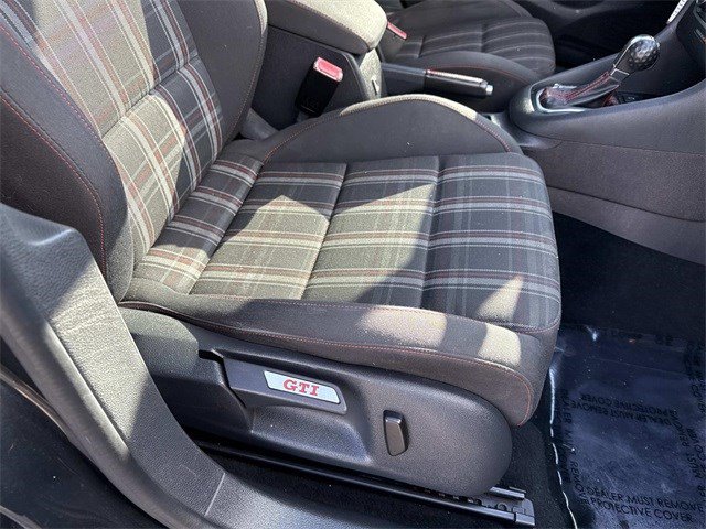 Used 2014 Volkswagen GTI Wolfsburg Edition image 10