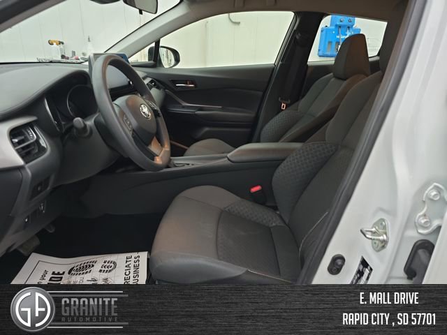 Used 2022 Toyota C-HR XLE image 9