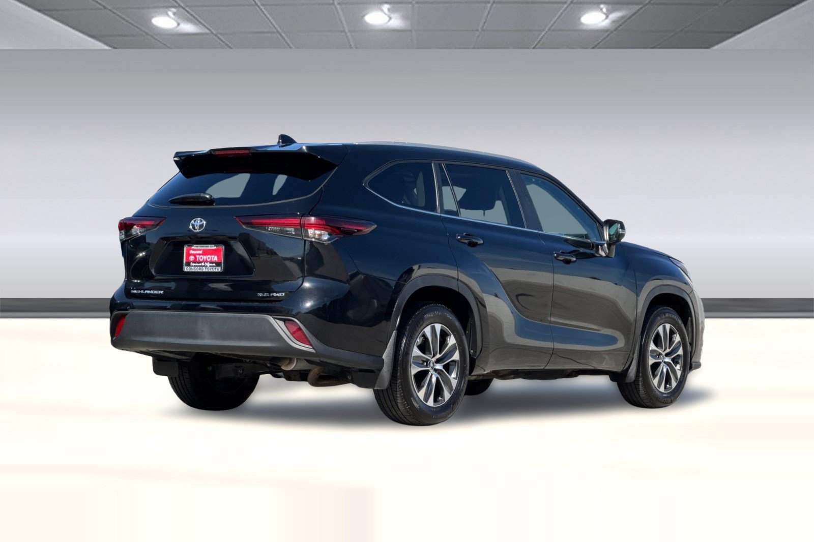 Used 2026 Toyota Highlander XLE AWD/4WD image 9
