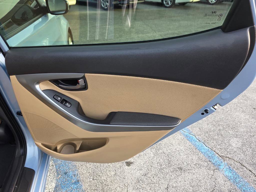 Used 2011 Hyundai Elantra Limited image 21