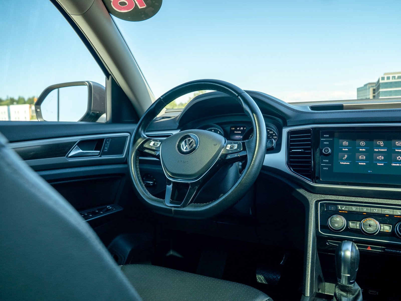 Used 2018 Volkswagen Atlas SEL AWD/4WD image 23
