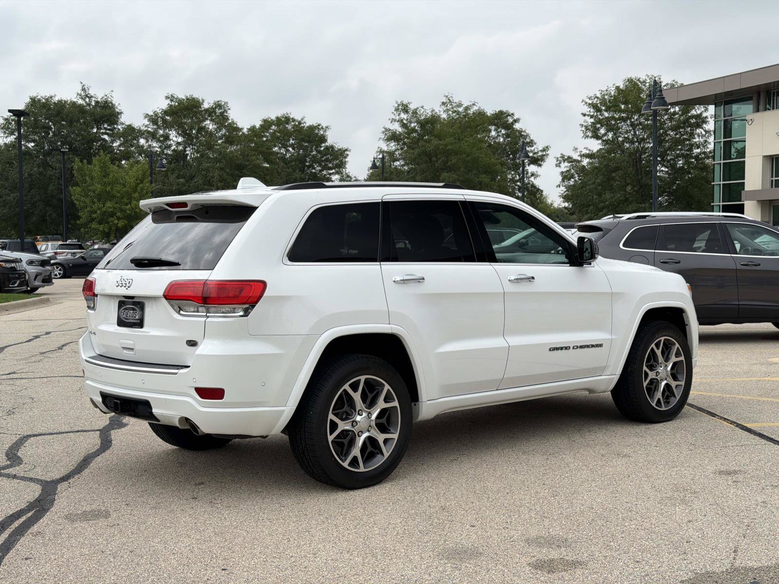 Used 2019 Jeep Grand Cherokee Overland AWD/4WD image 5