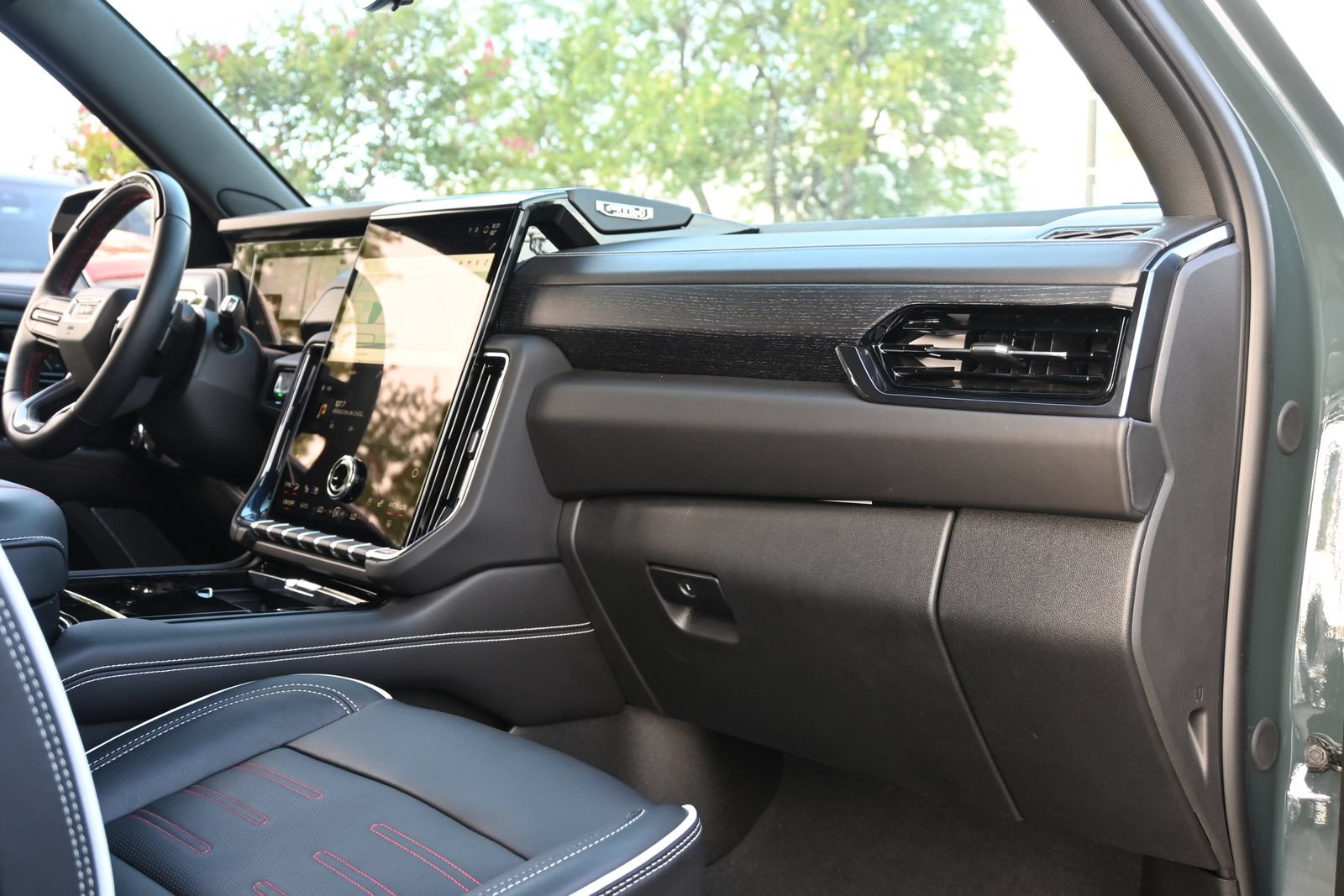 Certified 2026 GMC Yukon AT4 Ultimate AWD/4WD image 26