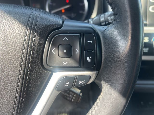 Used 2017 Toyota Highlander SE image 30