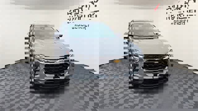 Certified 2024 Chevrolet Trax LS w/ Driver Confidence Package image 3