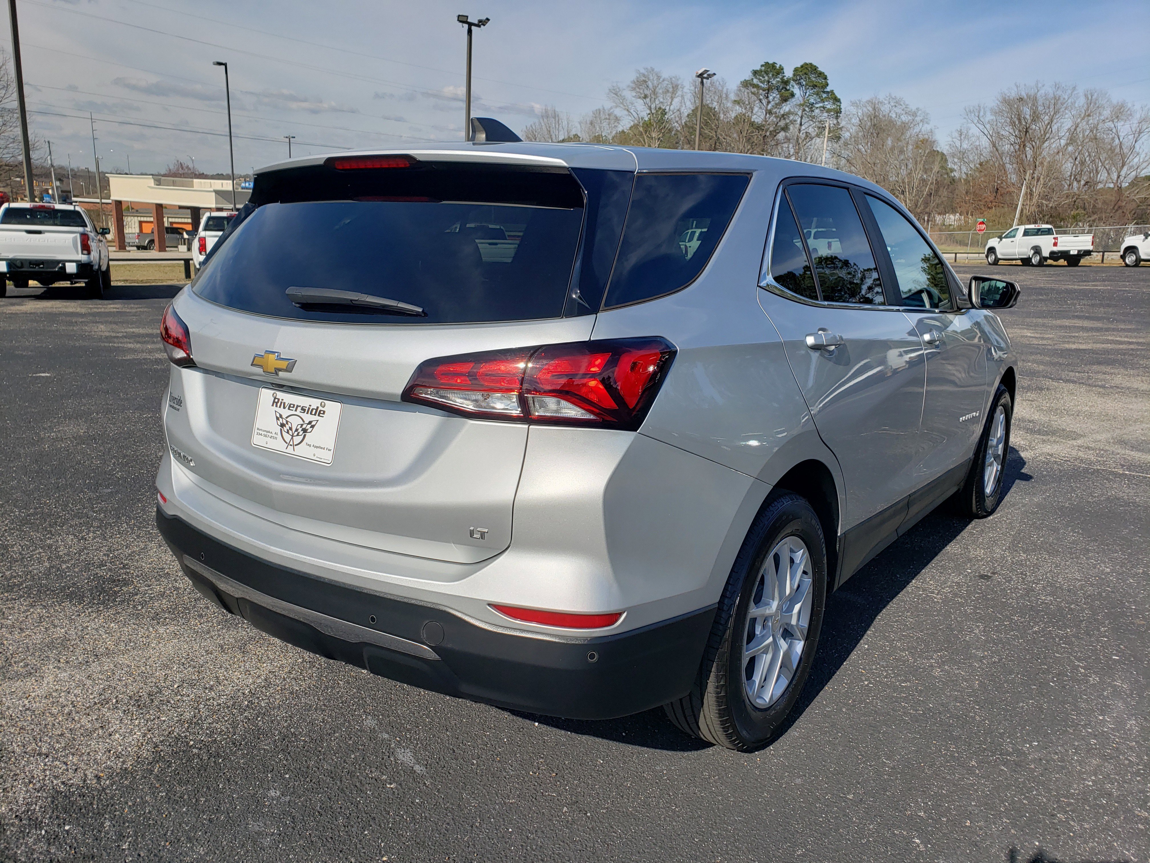 Used 2022 Chevrolet Equinox LT w/ Driver Convenience Package image 3