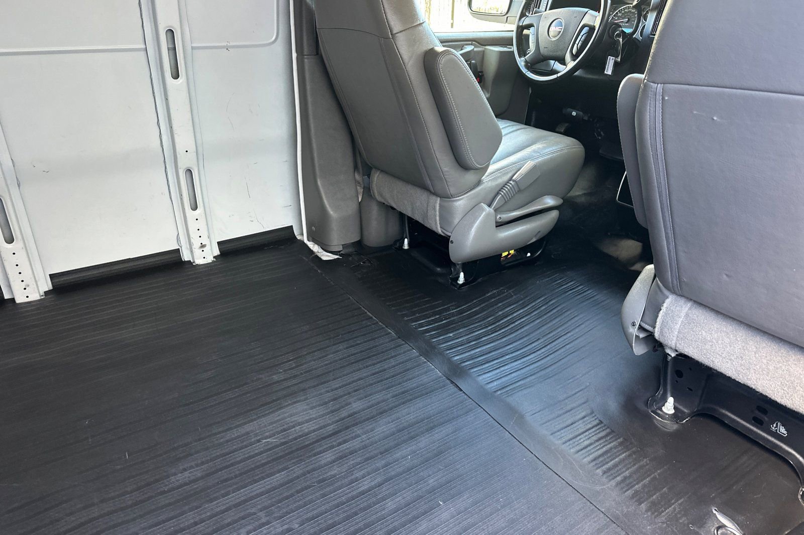 Used 2023 GMC Savana 2500 Extended w/ Driver Convenience Package image 17