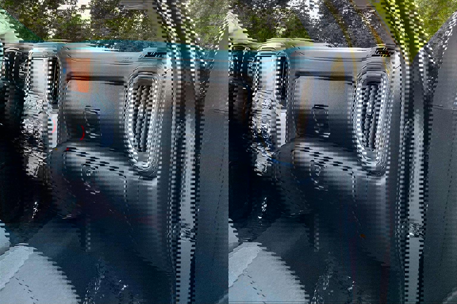 Used 2020 GMC Sierra 1500 Elevation w/ Elevation Value Package image 29