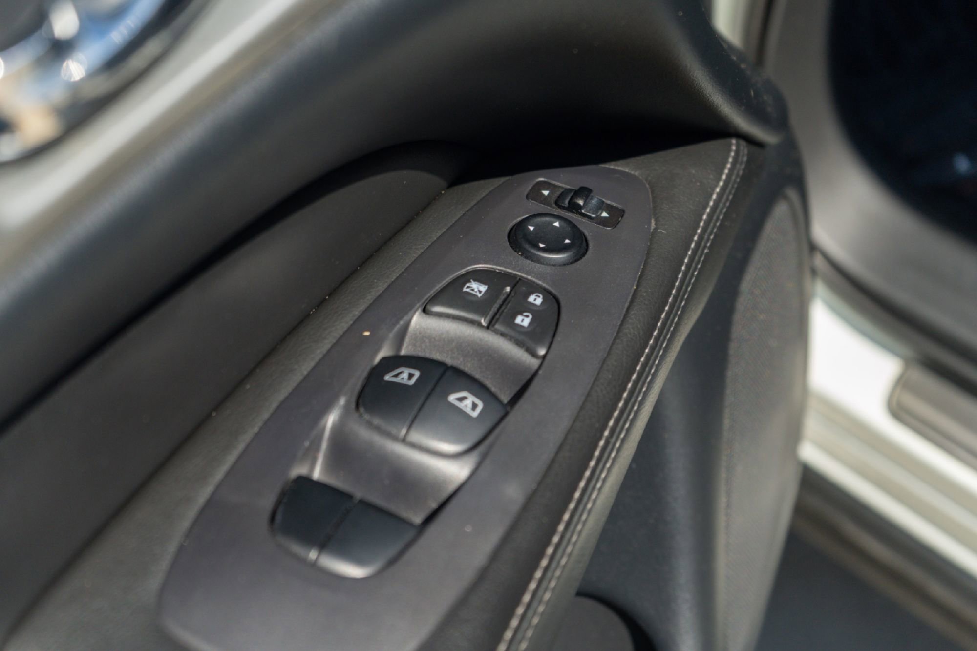 Used 2018 Nissan Pathfinder Platinum image 23