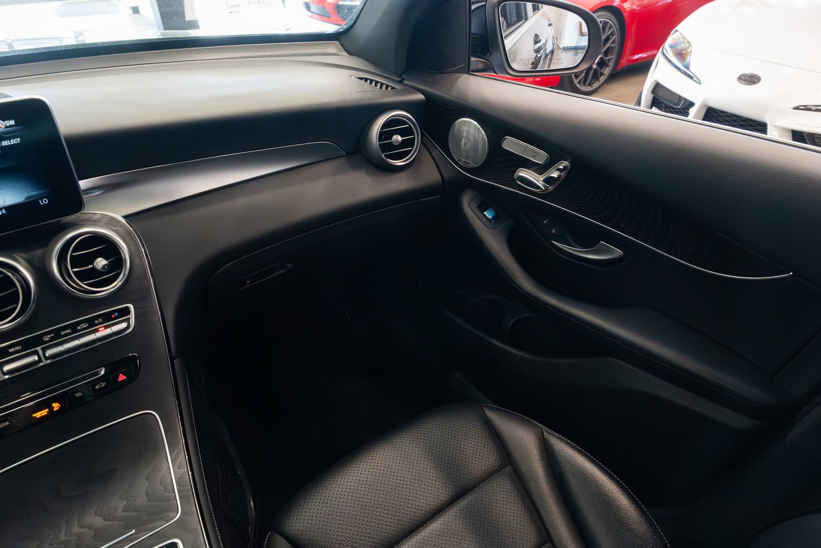 Used 2017 Mercedes-Benz GLC 300 4MATIC image 10