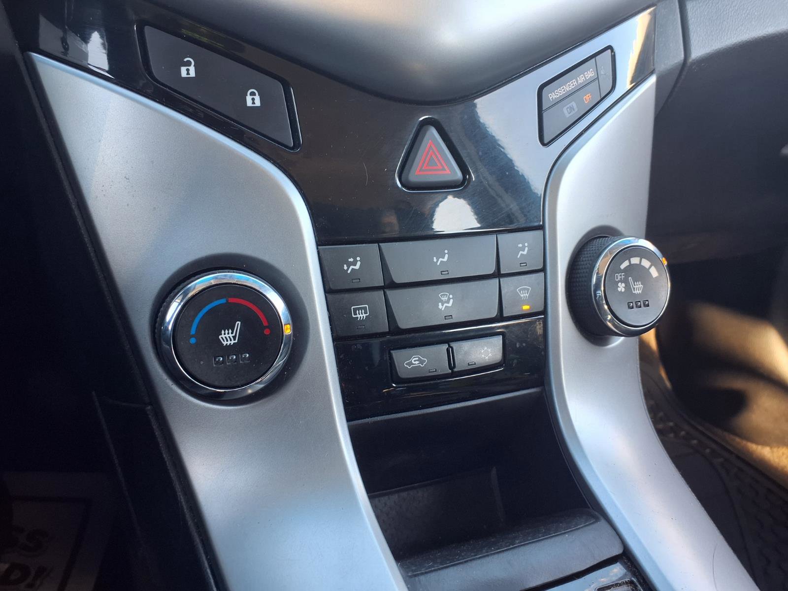 Used 2011 Chevrolet Cruze LT image 12