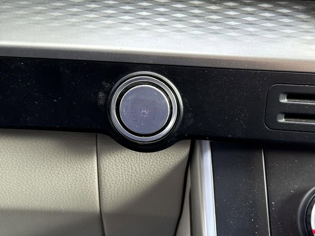 Used 2024 Kia Carnival LX image 15