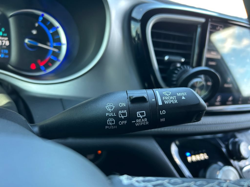 Used 2022 Chrysler Pacifica Touring-L w/ Uconnect Theater Family Group FWD image 24