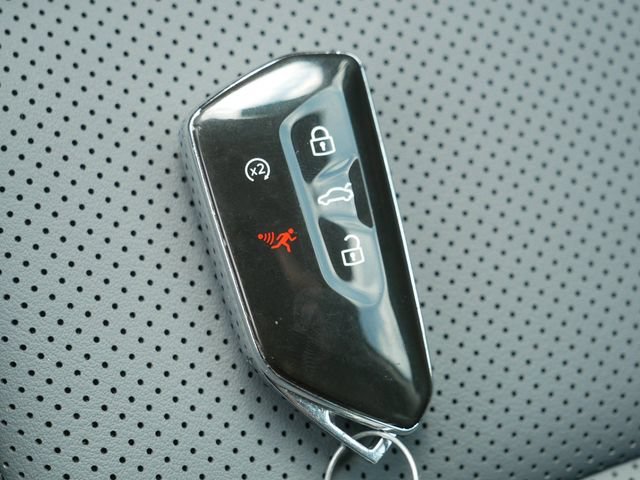 Certified 2025 Volkswagen Tiguan SE AWD/4WD image 37