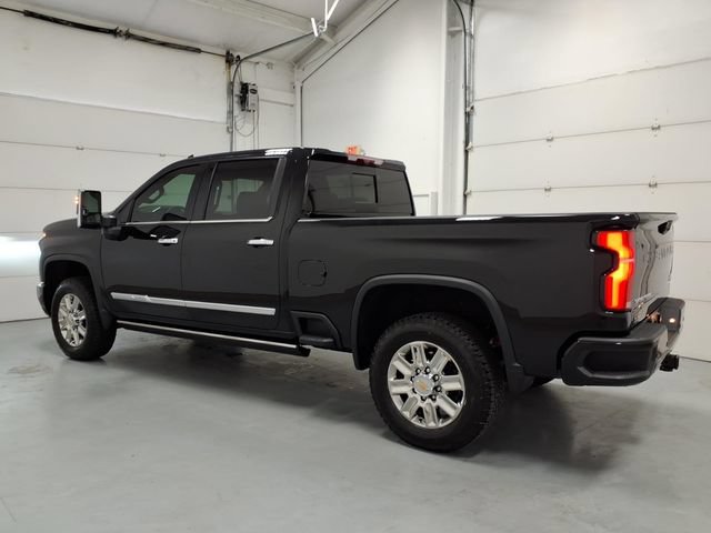 Used 2026 Chevrolet Silverado 2500 High Country w/ High Country Premium Package AWD/4WD image 6