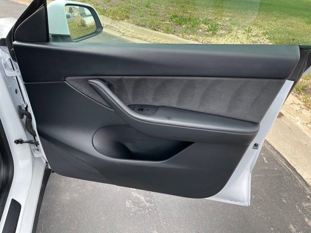 Used 2022 Tesla Model Y Performance AWD/4WD image 21