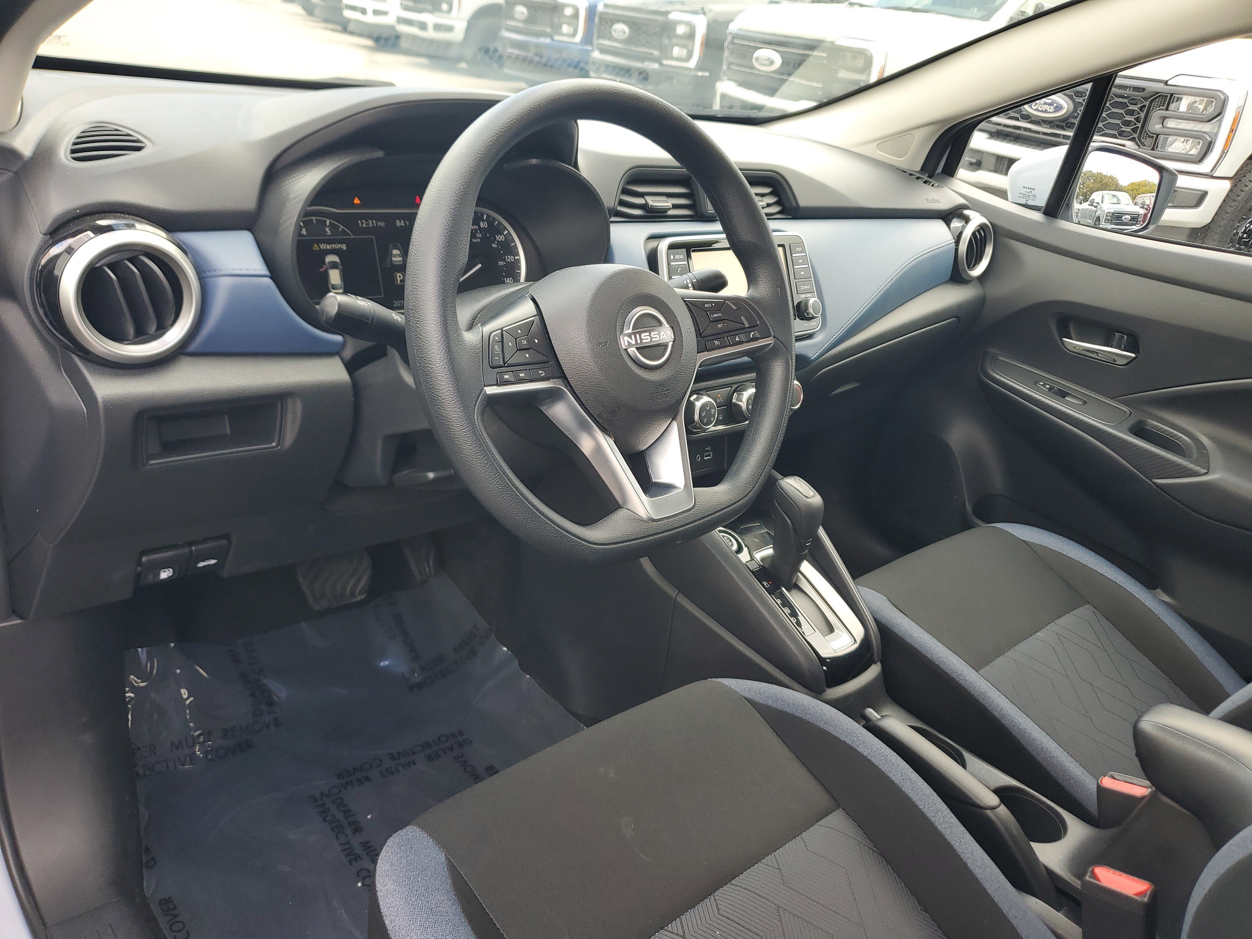 Used 2025 Nissan Versa SV image 9