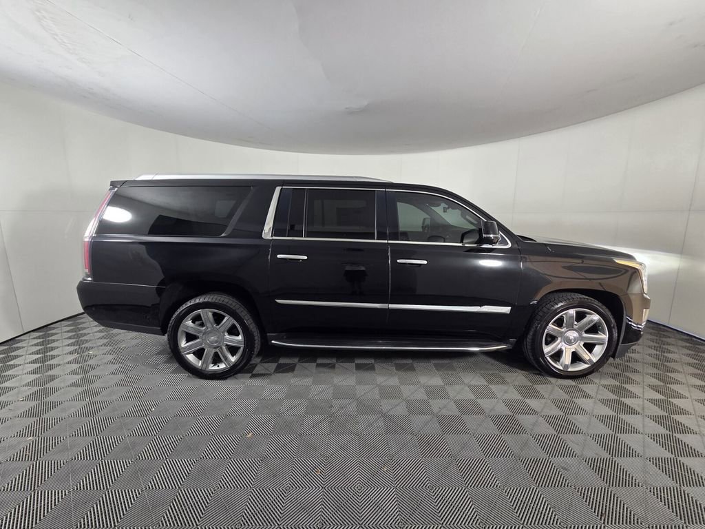 Used 2019 Cadillac Escalade ESV Luxury RWD image 4