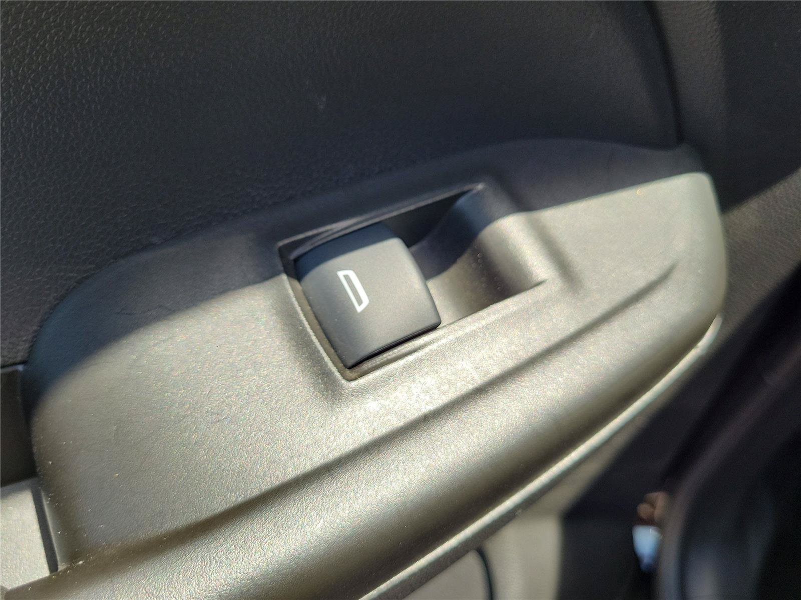 Used 2022 Chevrolet TrailBlazer RS w/ Sun and Liftgate Package FWD image 16