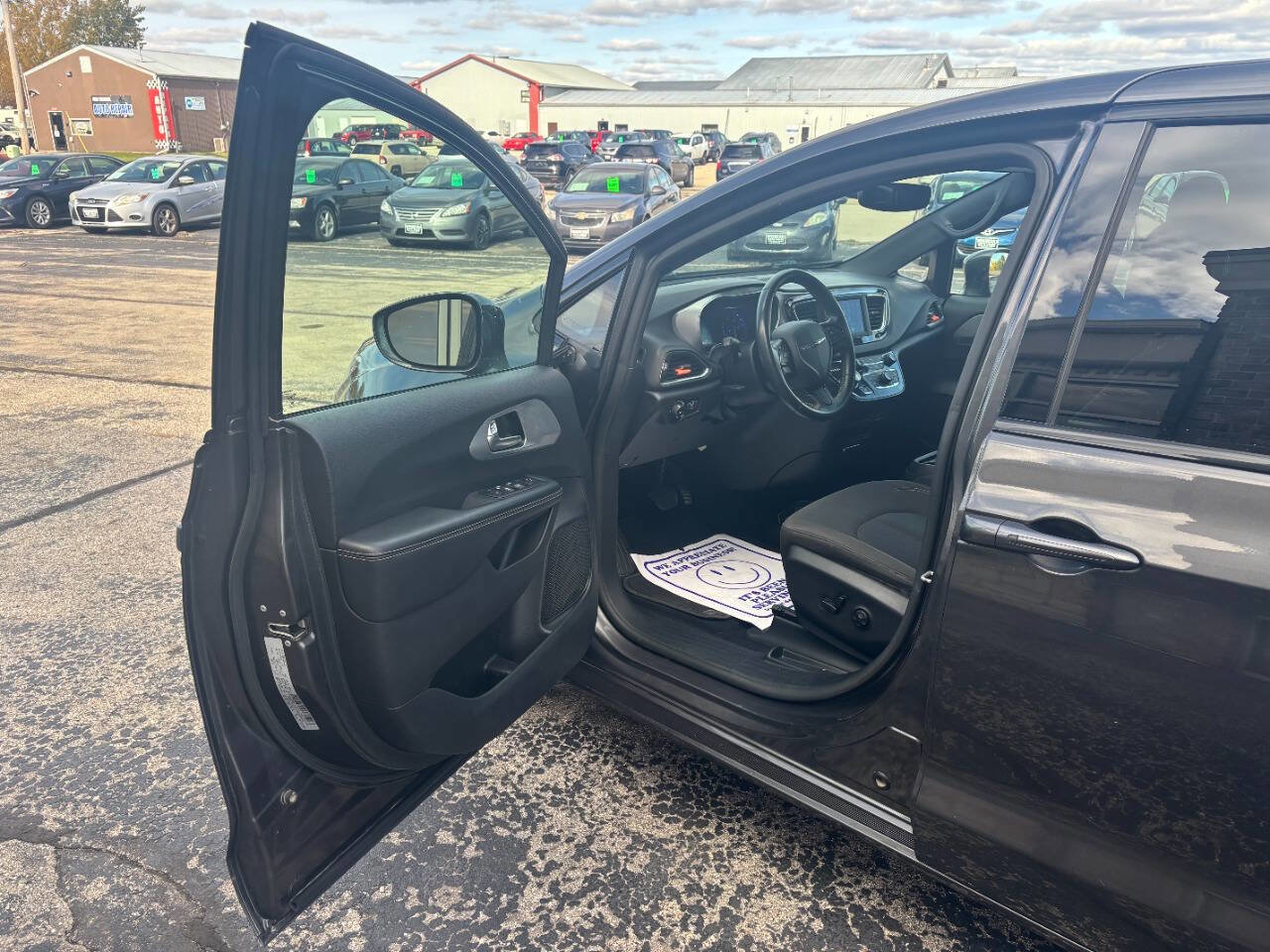 Used 2019 Chrysler Pacifica Touring Plus w/ S Appearance Package image 8