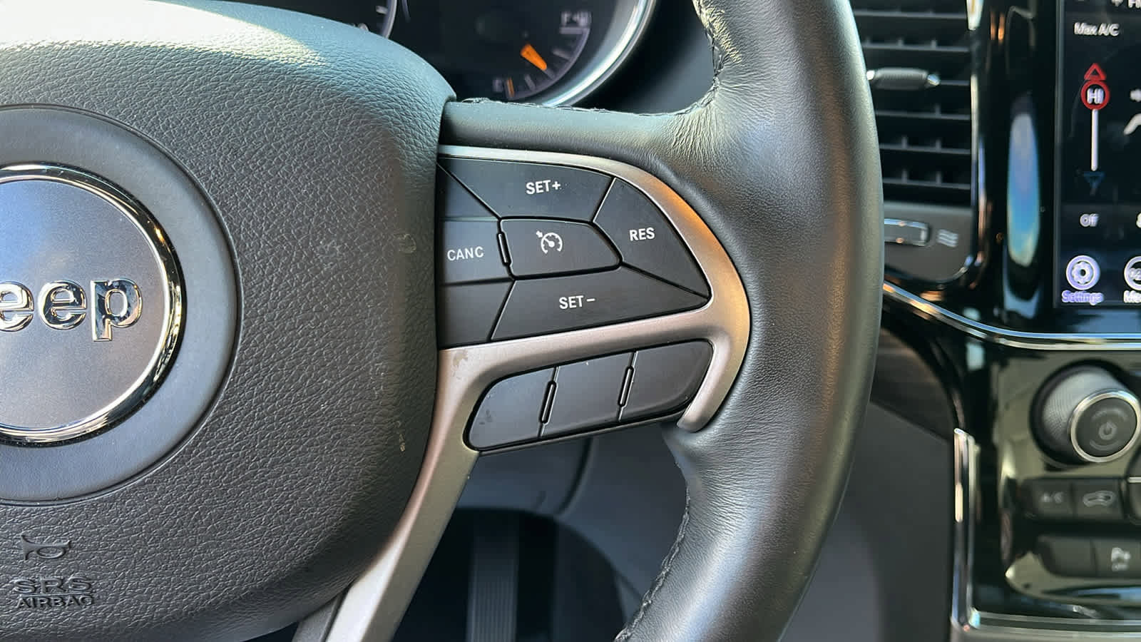 Used 2019 Jeep Grand Cherokee Altitude image 13