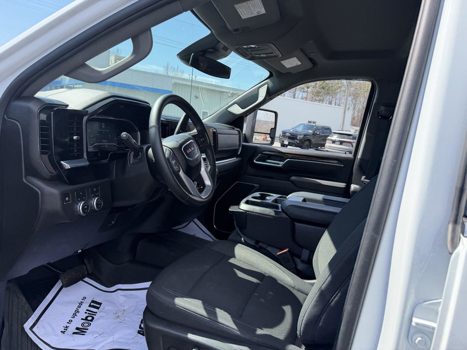 Used 2025 GMC Sierra 2500 SLE image 9