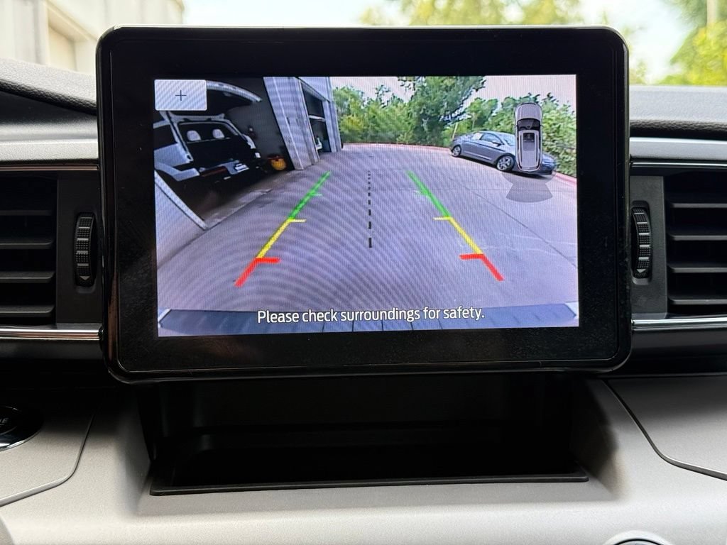 Used 2024 Ford Explorer XLT w/ Equipment Group 202A AWD/4WD image 14