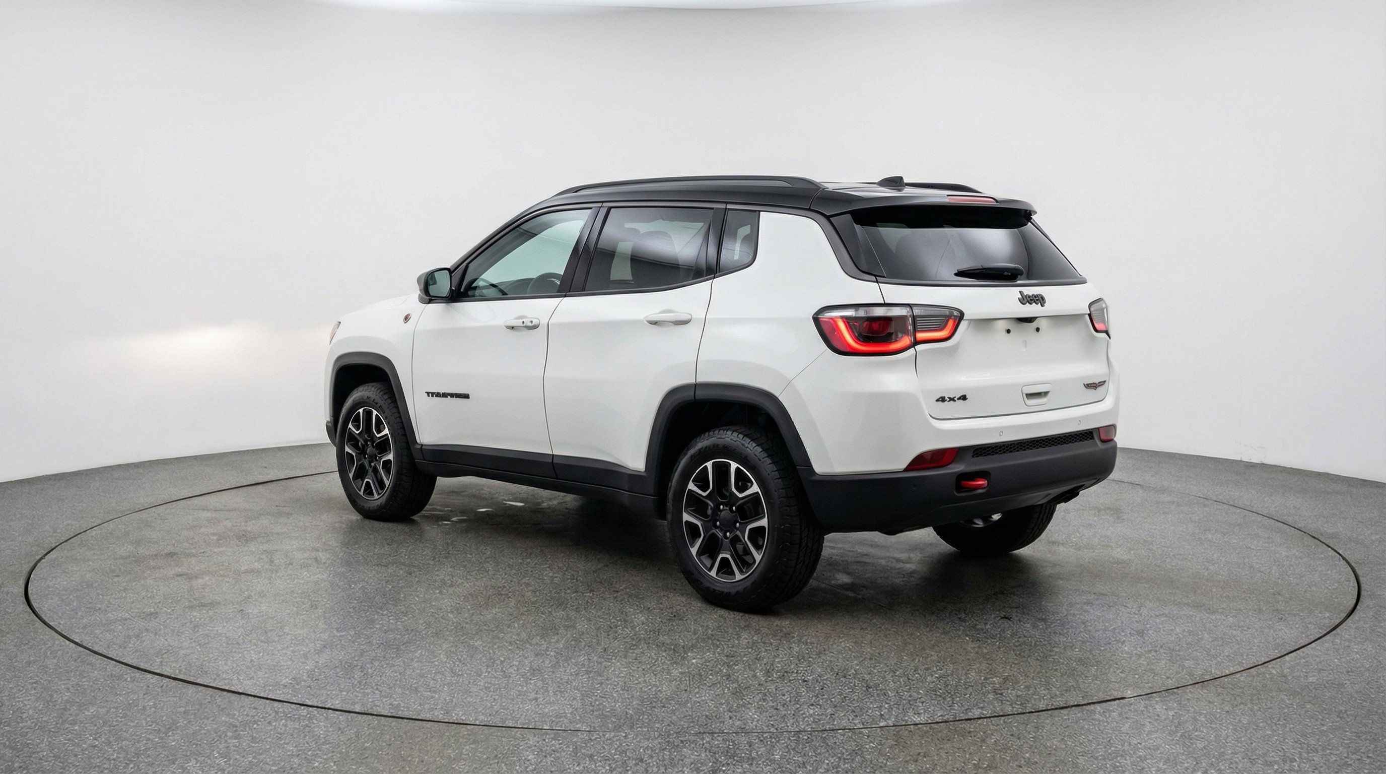 Used 2025 Jeep Compass Trailhawk image 6