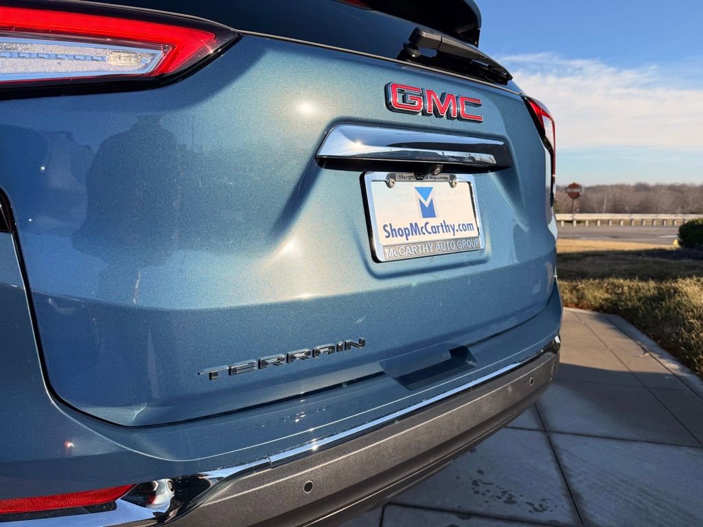 Used 2024 GMC Terrain SLT image 35