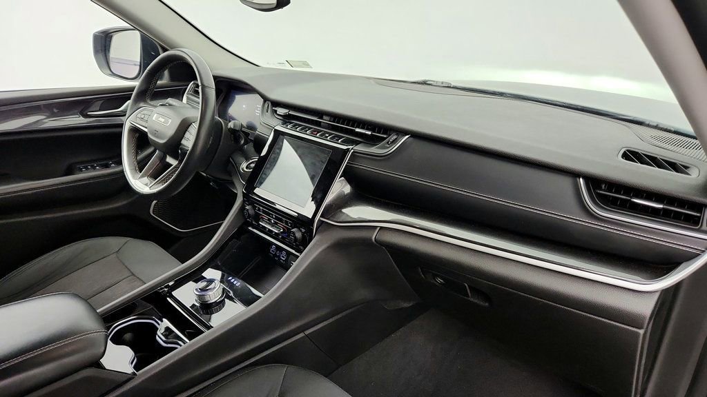 Used 2022 Jeep Grand Cherokee Laredo w/ Luxury Tech Group I image 23