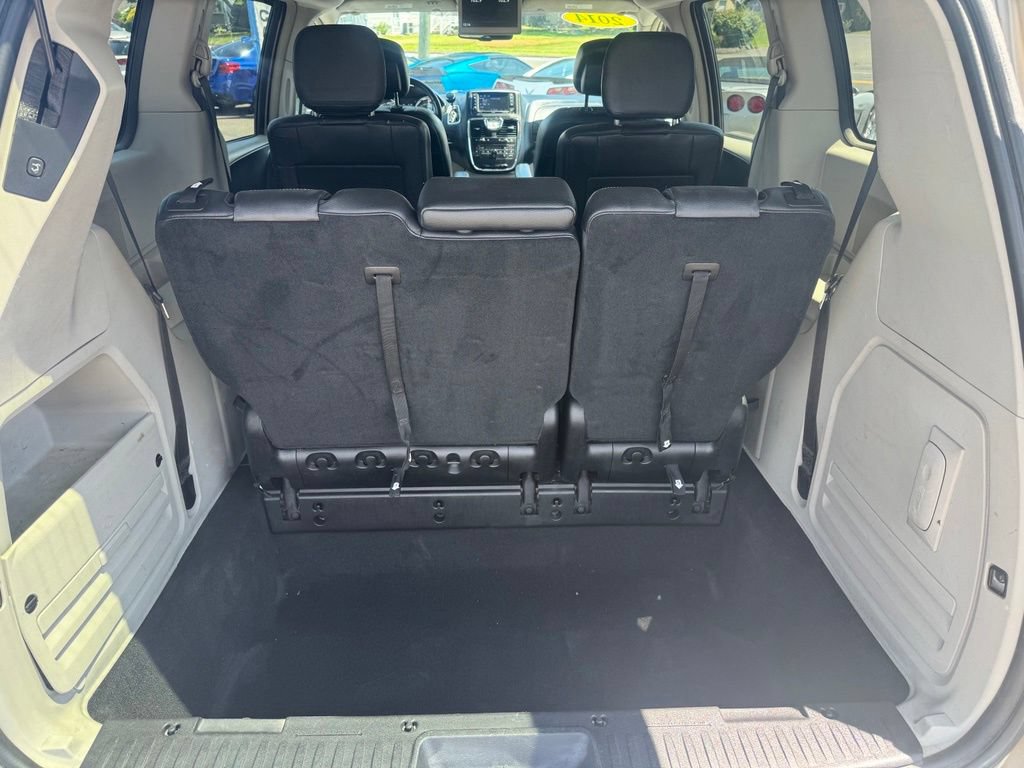 Used 2014 Chrysler Town & Country Touring FWD image 25